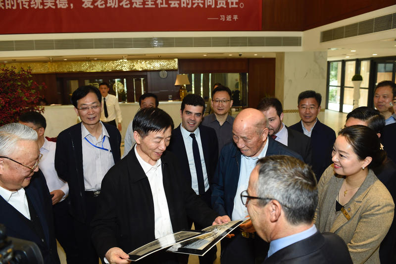 Welcoming China’s Minister of Civil Affairs in Nanjing, image 3 of 4