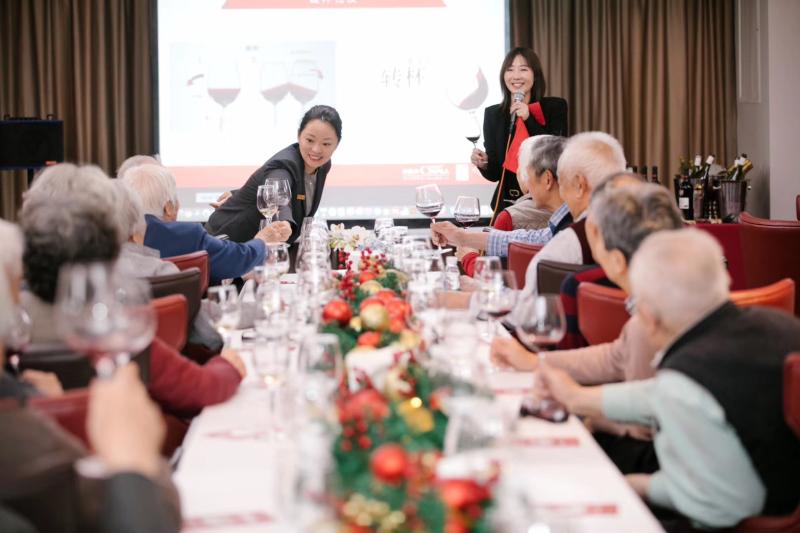 Celebrating Christmas in China, image 3 of 4