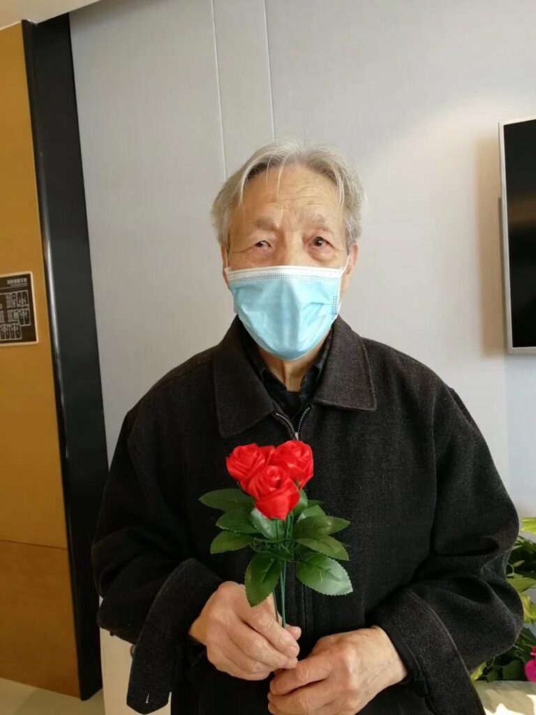 Kiss with a mask😷, but 💋kiss anyway!, image 3 of 4
