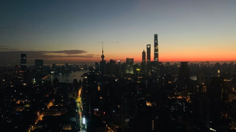 Good morning Shanghai! I know it's cliché, but that's a view I never get tired of: Nanjing Road, the…