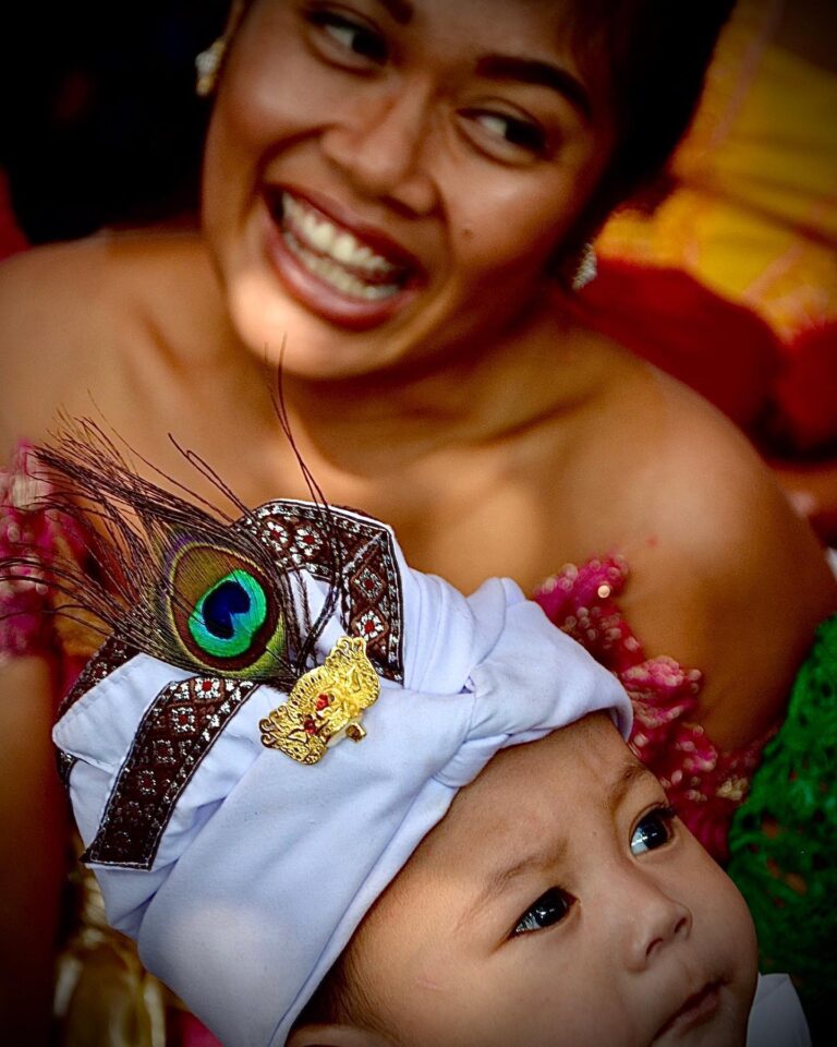 I know the framing is weird, but I like the happy and dynamic symmetry of this picture, image 1