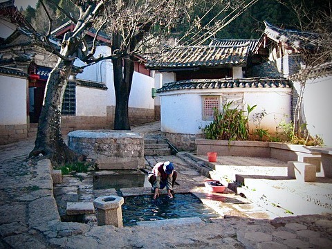 An incomplete snapshot of typical scenes of life whenever Lijiang is not overcrowded with tourists, image 1