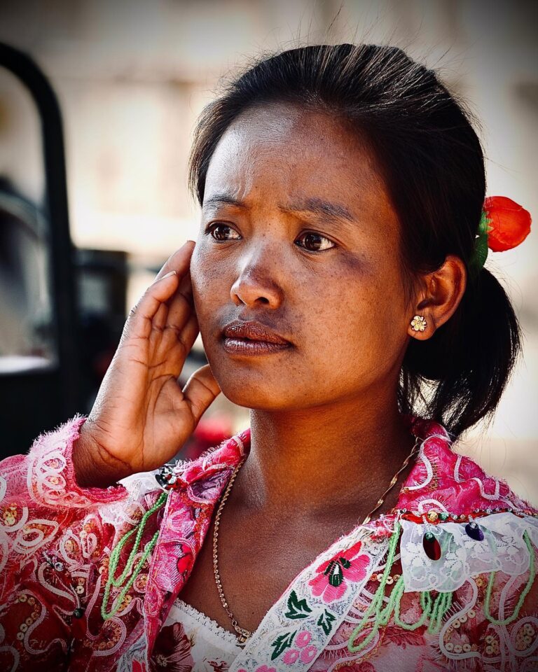 De’ang young woman. Beautiful isn’t she?, image 1