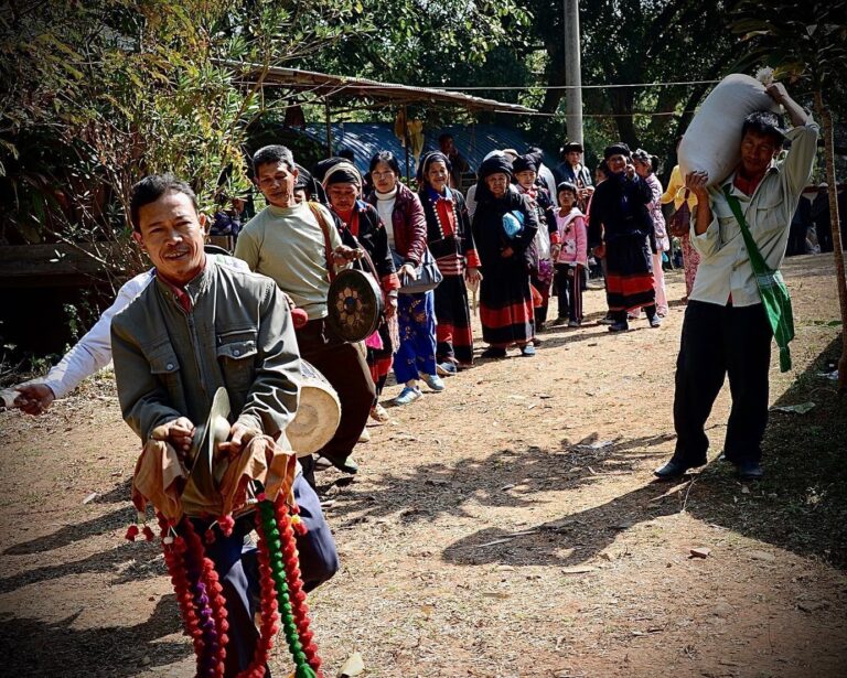 De’ang people offering rice to Buddha and other gods, during a ceremony called Ganba, image 1