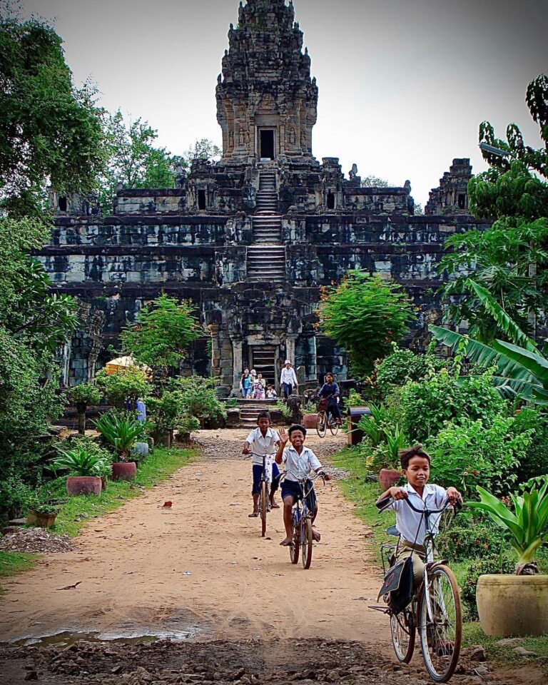 Kids going back home after school