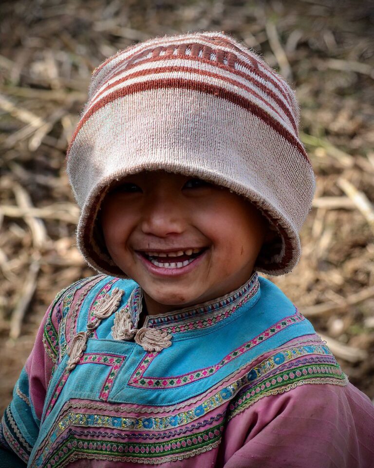 Welcoming 2021 with a contagious smile!🎊🎉 🇨🇳 Hani young girl from the Honghe prefecture, bordering Vietnam,…