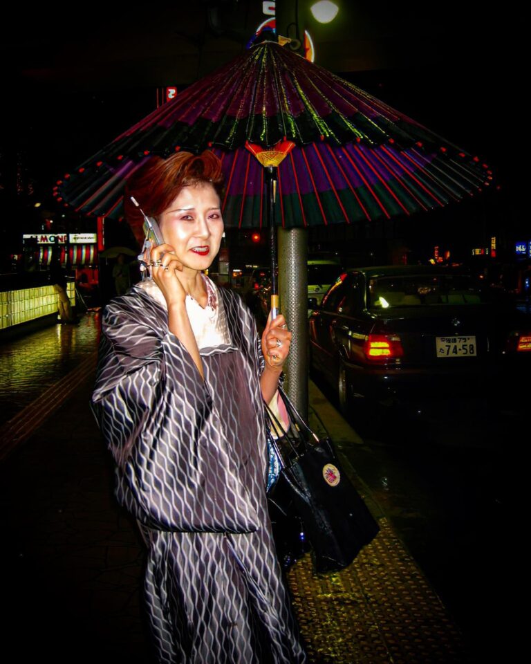 Such a cliché: "Japan, between tradition and modernity" (2002 version)