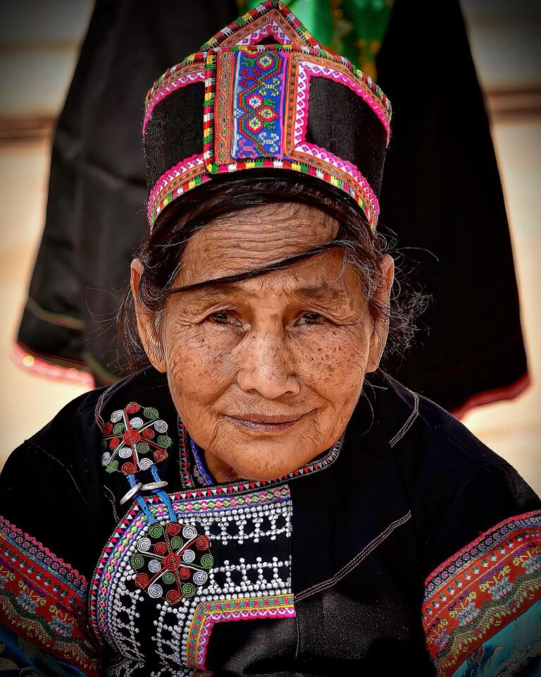 Dai woman from the Han branch, from Honghe, Yunnan