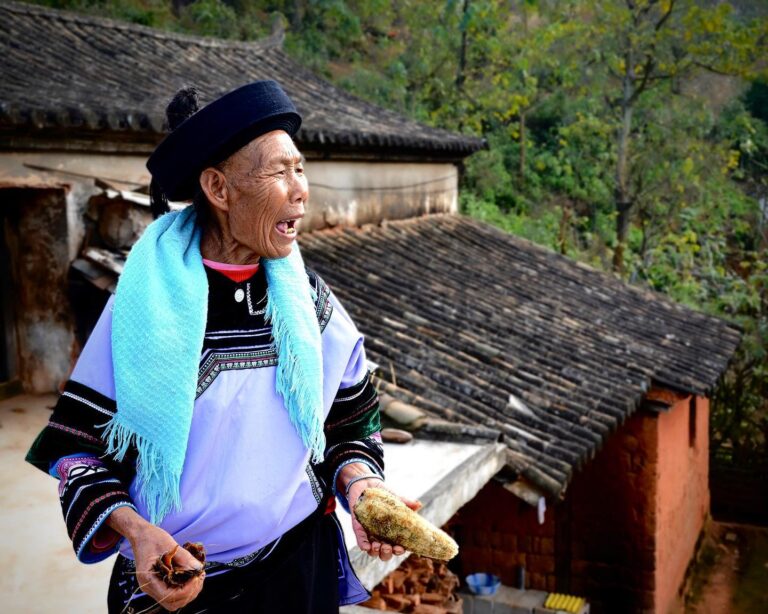 Food is ready, hurry up!” Yi woman from Honghe, Yunnan, calling the family for dinner