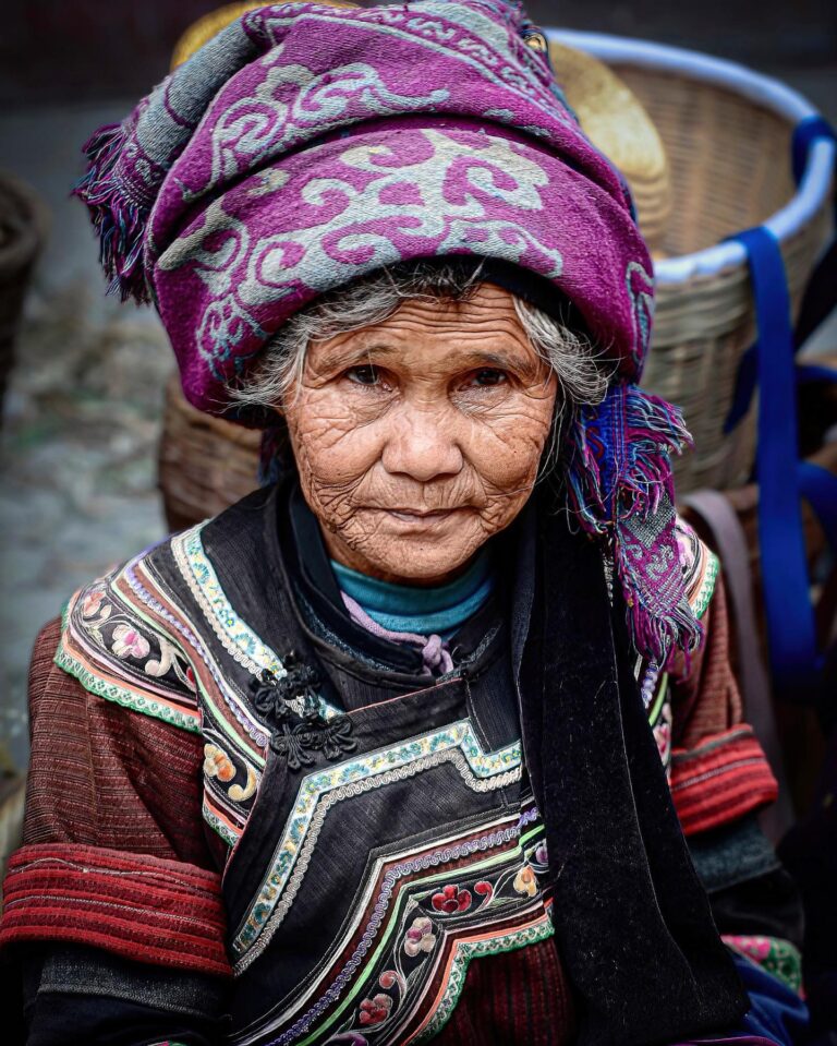 Yi woman at Panzhihua market, Honghe, Yunnan