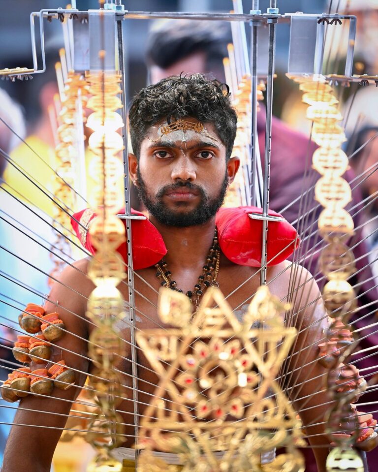 Previously unpublished photographs of Thaipusam in Singapore, image 1