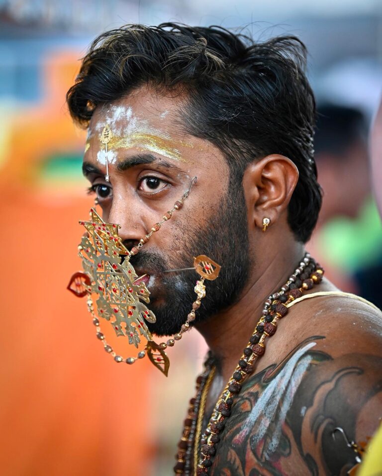 Previously unpublished photographs of Thaipusam in Singapore, image 1