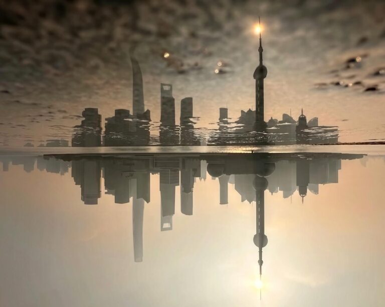 Upside-down reward for early risers on Shanghai's Bund