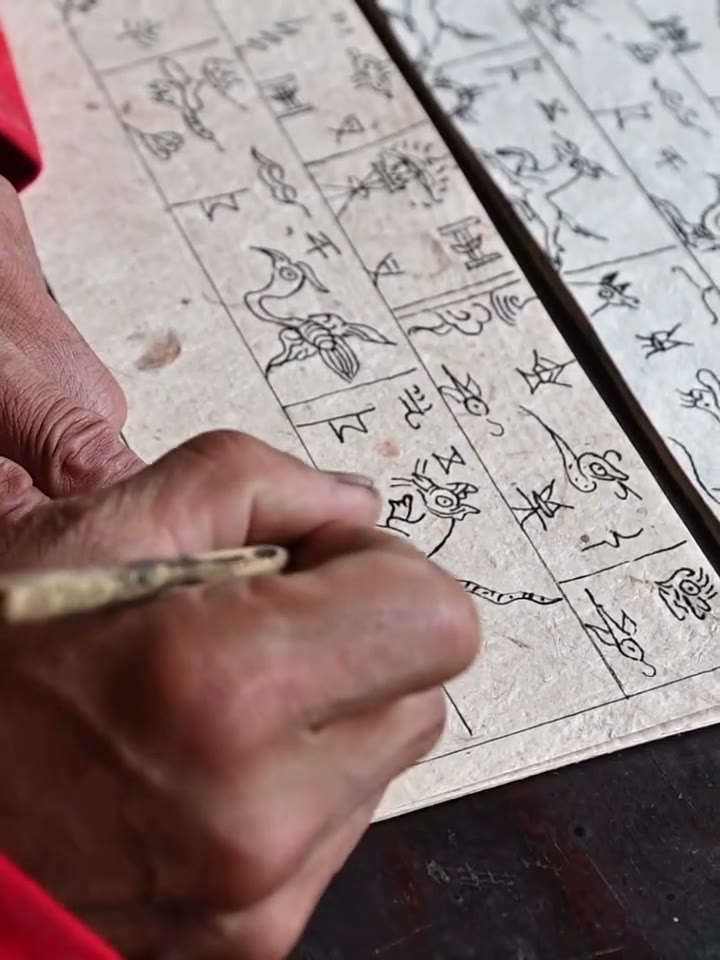 🇨🇳 Copying the Naxi Dongba holy scriptures. The Dongba writing system is a pictographic script used by the Dongba priests of the Naxi people in southwestern China. Unique and visually distinctive, it consists of thousands of individual glyphs representing objects, concepts, and sounds, making…