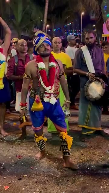 🇲🇾Thaipusam 2025 at the Batu Caves in Kuala Lumpur, Malaysia. Thaipusam is a Hindu festival celebrated mainly by the Tamil community, which typically falls in January or February. It is a time for purification, self-discipline, and offering prayers and penance to seek the blessing…