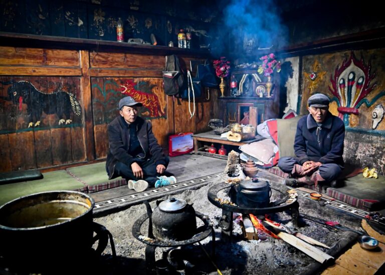 In the traditional Naxi home, the Yaogo, the multipurpose central room, is organized as the socio-ritual…