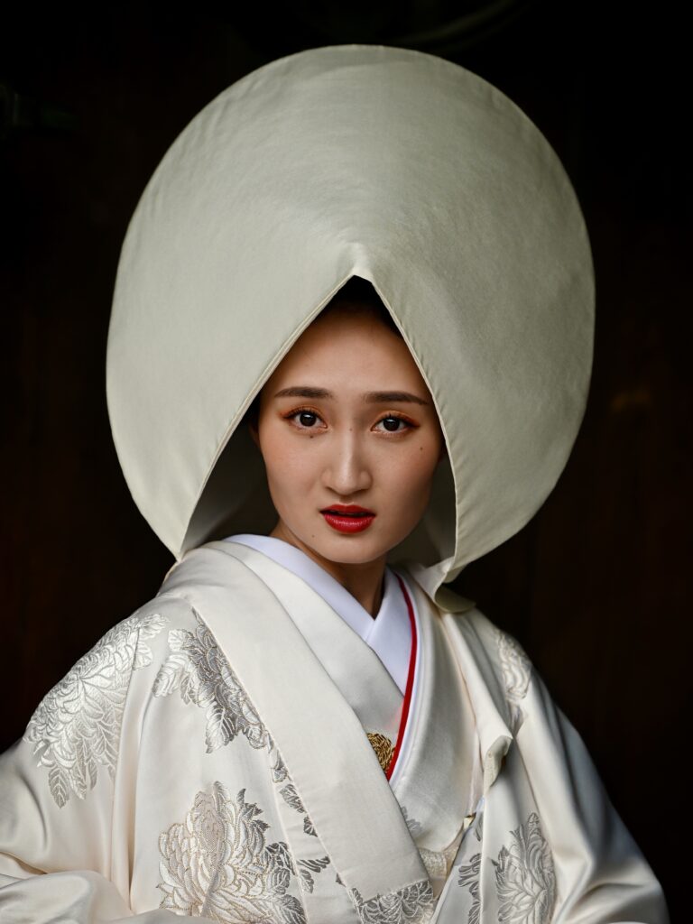 Japanese bride wearing a shiromuku and wataboshi at Meiji Jingu